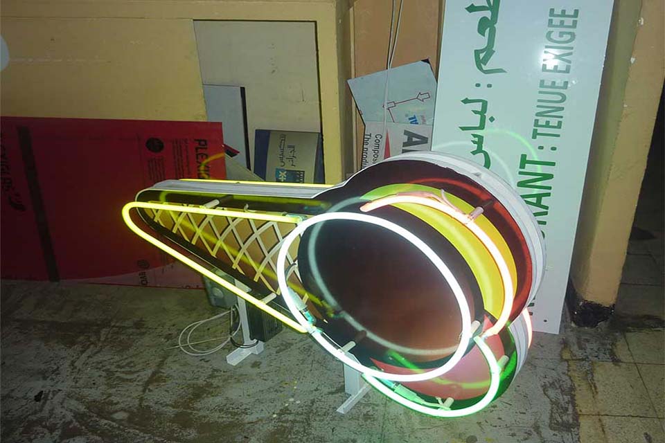 Neon 19